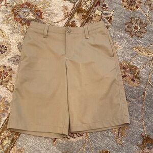⭐️ LIKE NEW ⭐️ Under Armour dry fit khaki shorts, size 10